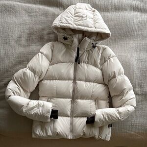 NWT Aritzia The SuperSnug Puff